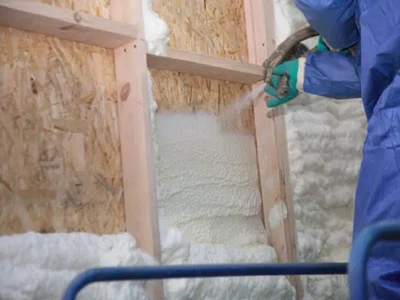 La guia definitiva per a l’aïllament d’escuma d’esprai: beneficis, tipus i ap...